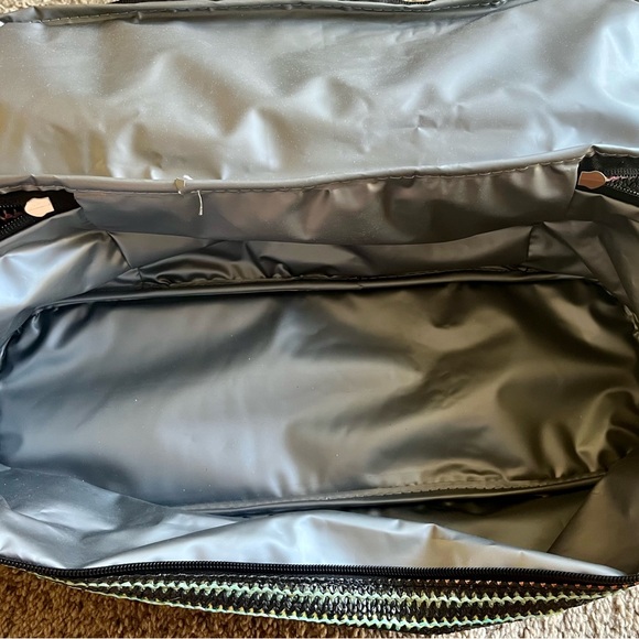 No boundaries large tote with attached cooler-New with Tags - Picture 5 of 5